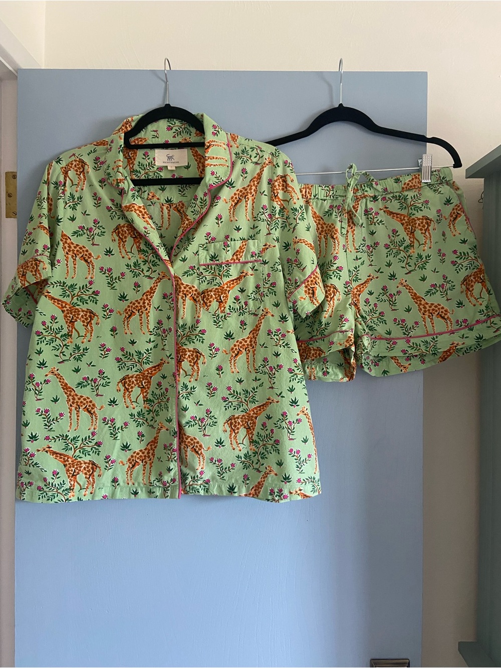Printfresh Grazing Giraffes Short Pajama Set (M) - Picture 3 of 7